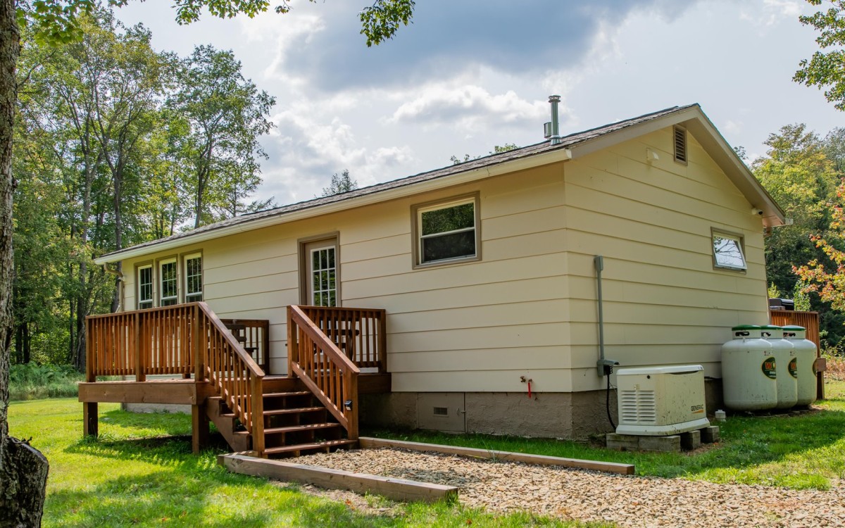 Robin Vacation Rentals-Huckleberry Hollow River Cottage-image-1